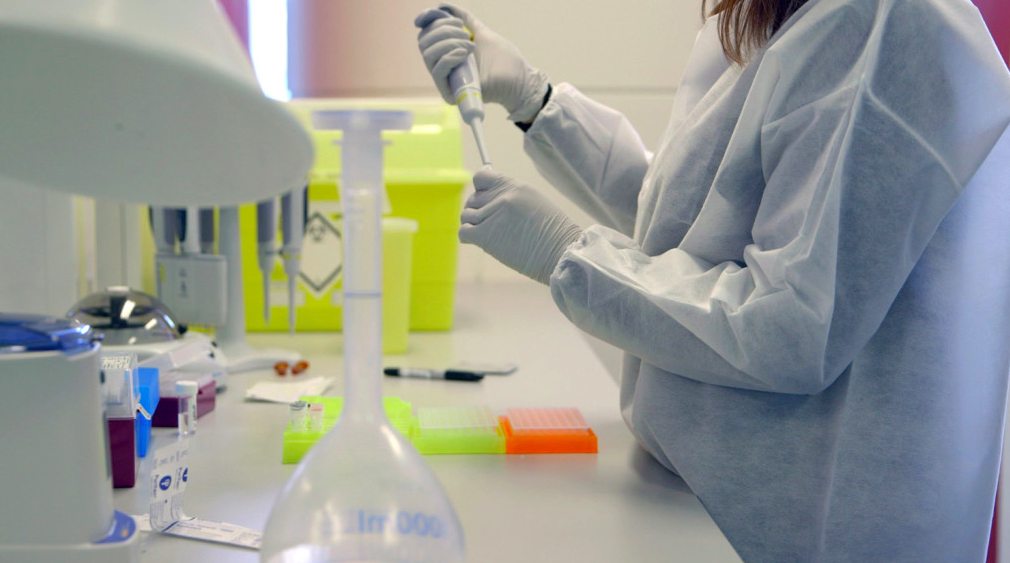 用棉簽采集你嘴里的DNA，根據(jù)它的特征定制一條專屬圍巾